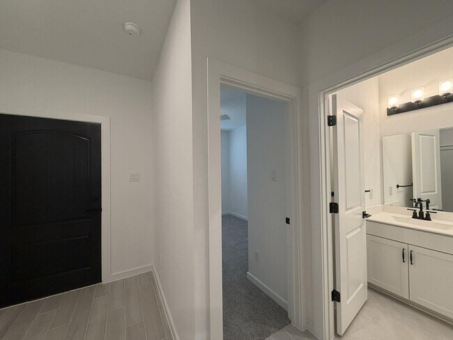 Building Photo - 4727 Bay Vista Dr