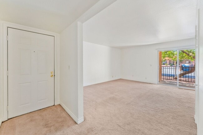 Foto del edificio - 4360 Sandy River Dr