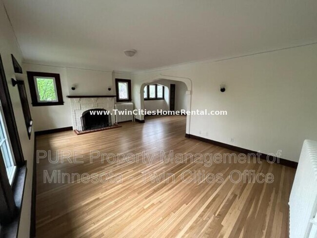 Building Photo - 250 6th Ave N