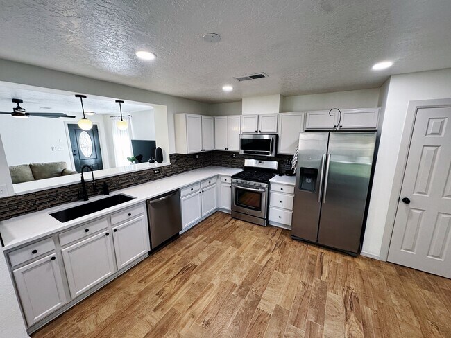 Foto del edificio - 7520 Button Quail Ave NW