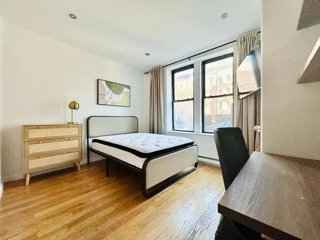 Foto del edificio - Furnished room/NOT APARTMENT