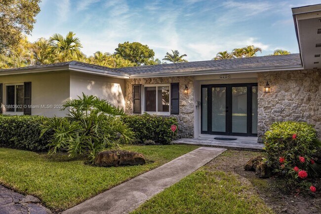 Foto del edificio - 8445 SW 147th St