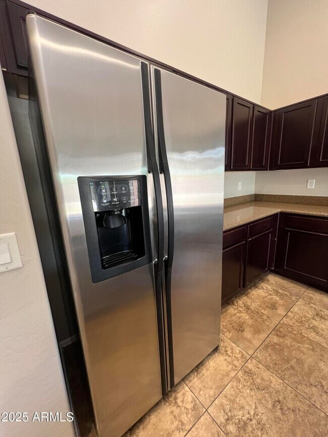 Foto del edificio - 1397 E Mayfield Dr