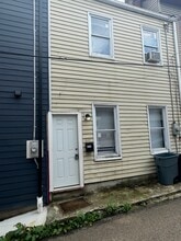 Building Photo - 843 Blossom Wy