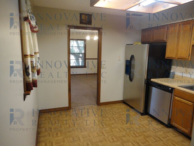 Building Photo - 3 Bedroom, 2 Bath Home on 5 Acres with Sta...