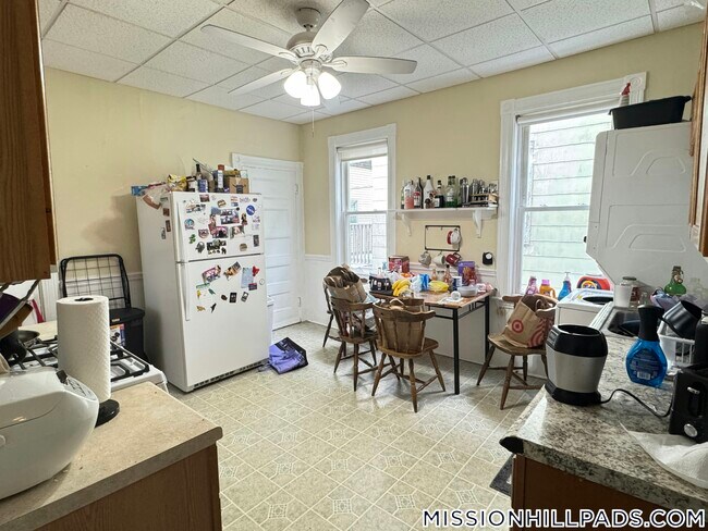 Foto del edificio - 88 Fisher Ave