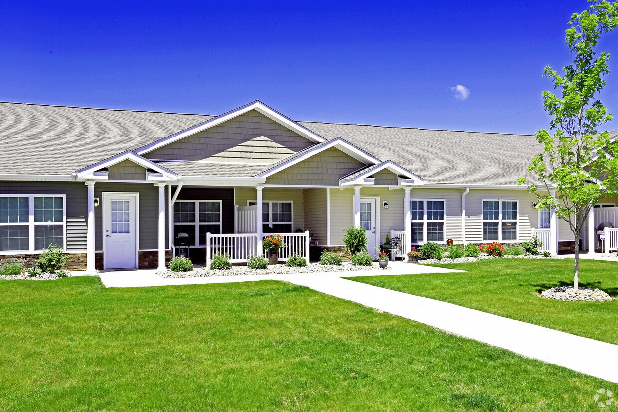 Beechcrest by Redwood Apartments Wolverine Lake, MI