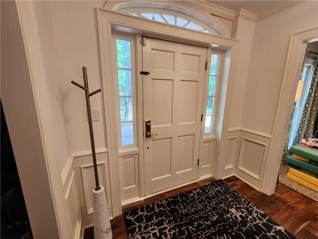 Foto del edificio - 943 Barton Woods Rd NE