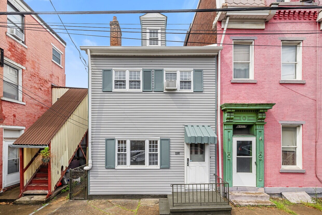 Foto principal - 2207 Sarah St