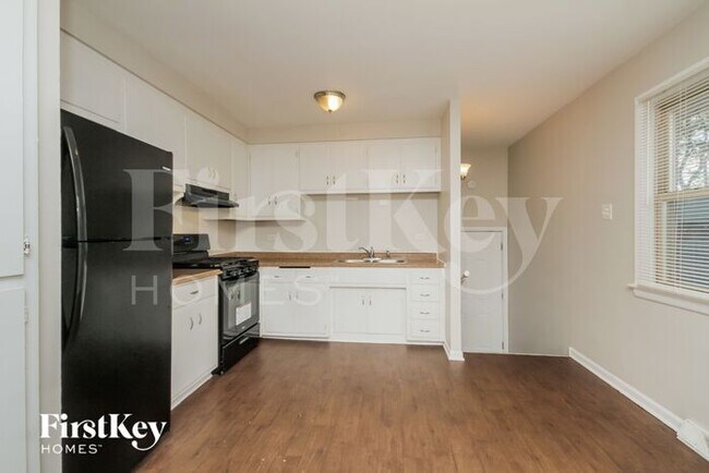 Foto del edificio - 810 North Maple Drive