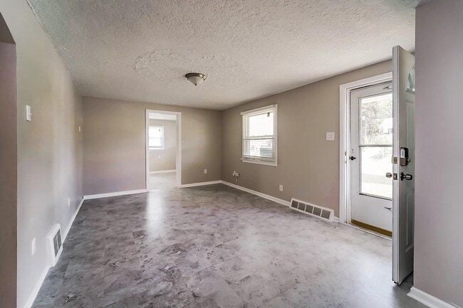 Building Photo - 2210 Guffey Rd