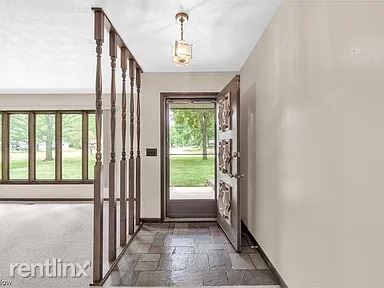 Building Photo - 3 br, 2 bath Duplex - 21224 Albion Road Right