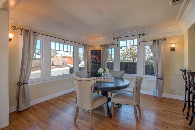 Foto del edificio - 2375 Montclair St