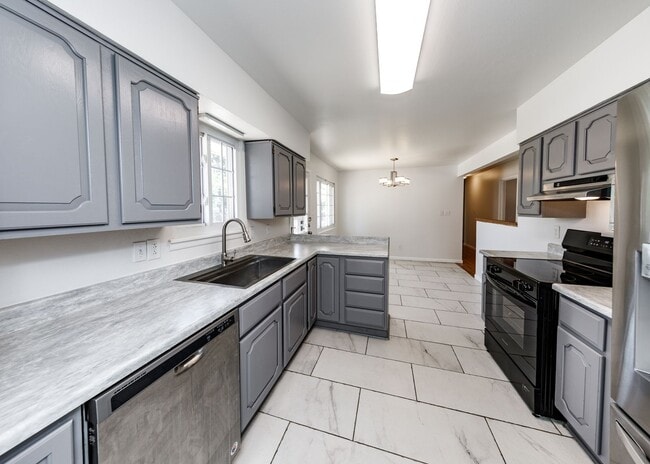 Foto del edificio - Spacious Ranch Living – 3 Beds, 2 Baths, 2 Car Garage & Large Backyard