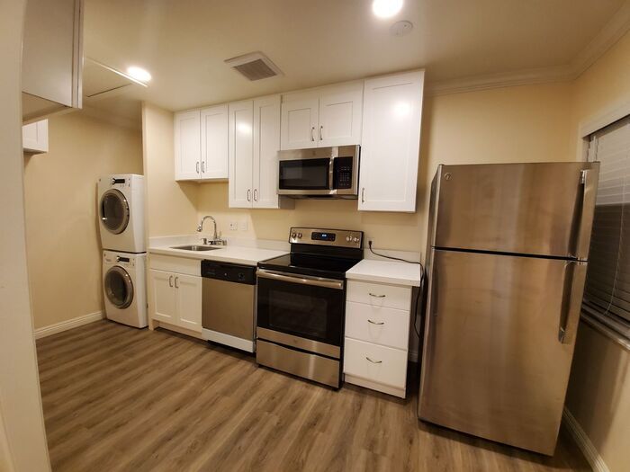 Primary Photo - Modern Spacious Studio with Washer and Dryer