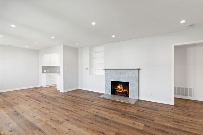 Foto del edificio - 3 br, 2 bath House - 11414 Francis Place