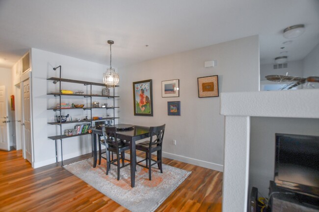 Building Photo - Beautiful Central Park Condo!