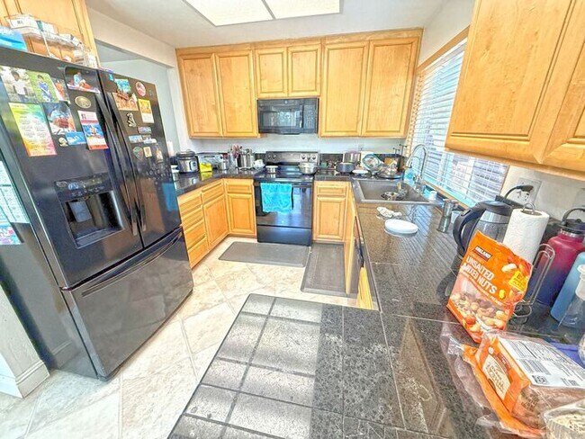 Foto del edificio - 3046 Fowler Rd