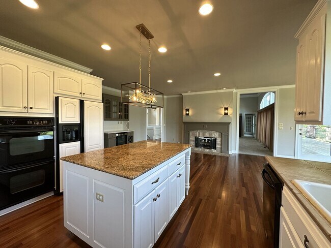 Building Photo - Exposed Ranch in Bristlecone Pines!