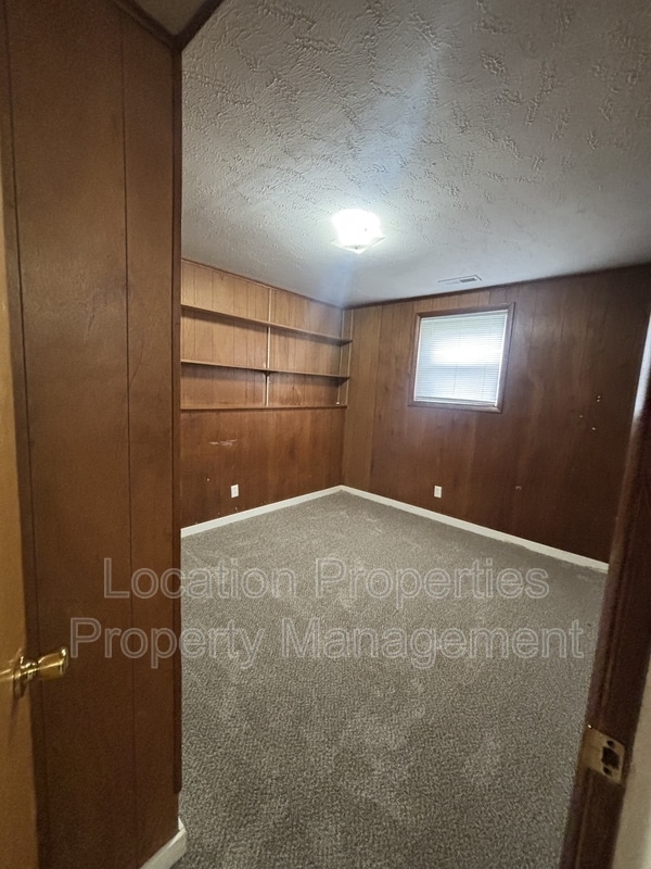 Building Photo - 2428 Cedarwood Ave