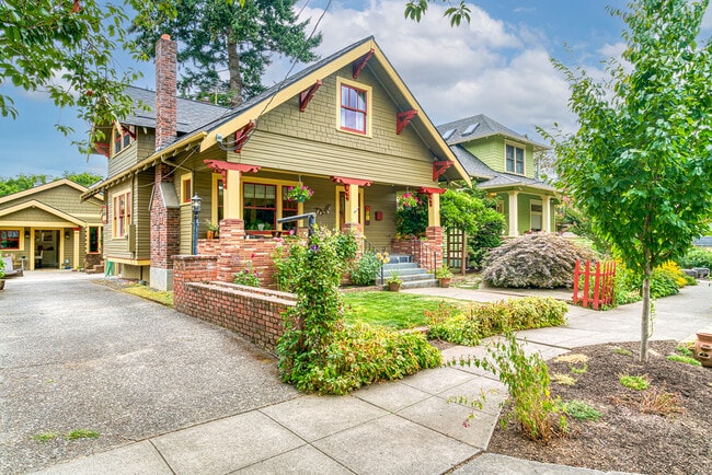 Building Photo - 4116 SE 10th Ave