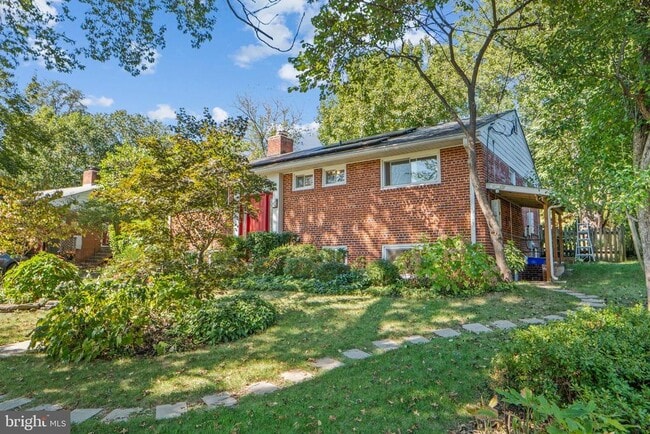 Building Photo - 5929 Avon Dr