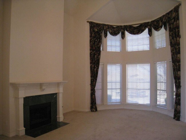 Building Photo - 4017 Milano Dr