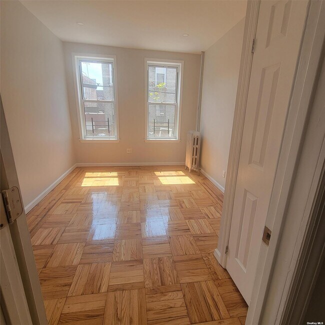 Building Photo - 396 E 94th St