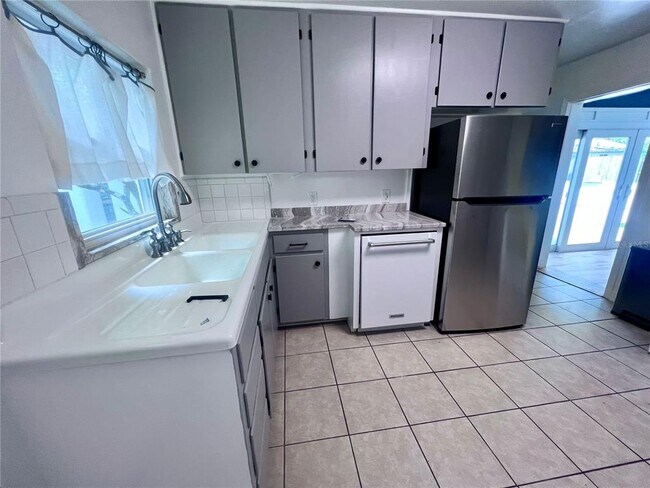 Foto del edificio - 2707 NW 4th Ave