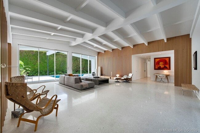 Building Photo - 321 W Dilido Dr