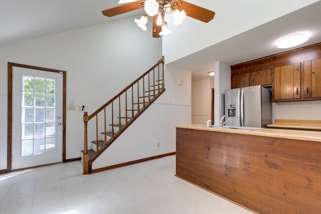Foto del edificio - Charming 3 bedroom House with a Huge Yard ...