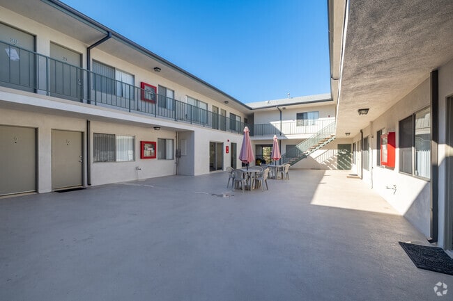 Building Photo - 11520 Menlo Ave