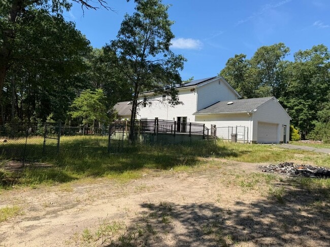 Building Photo - 4BR Colonial with Garage and Large Lot