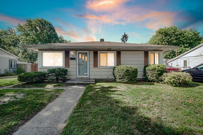 Building Photo - 3 Bedroom 1 Bathroom House for Rent!