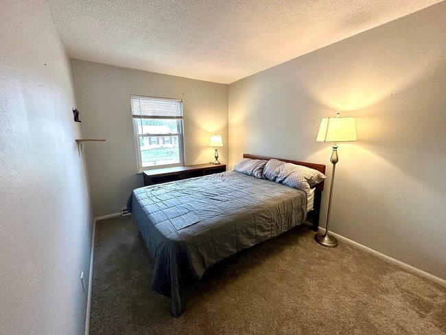 Building Photo - "Charming 3-Bed Home with Finished Basement on Aspen Court – 1772 Sq Ft of Comfort!"