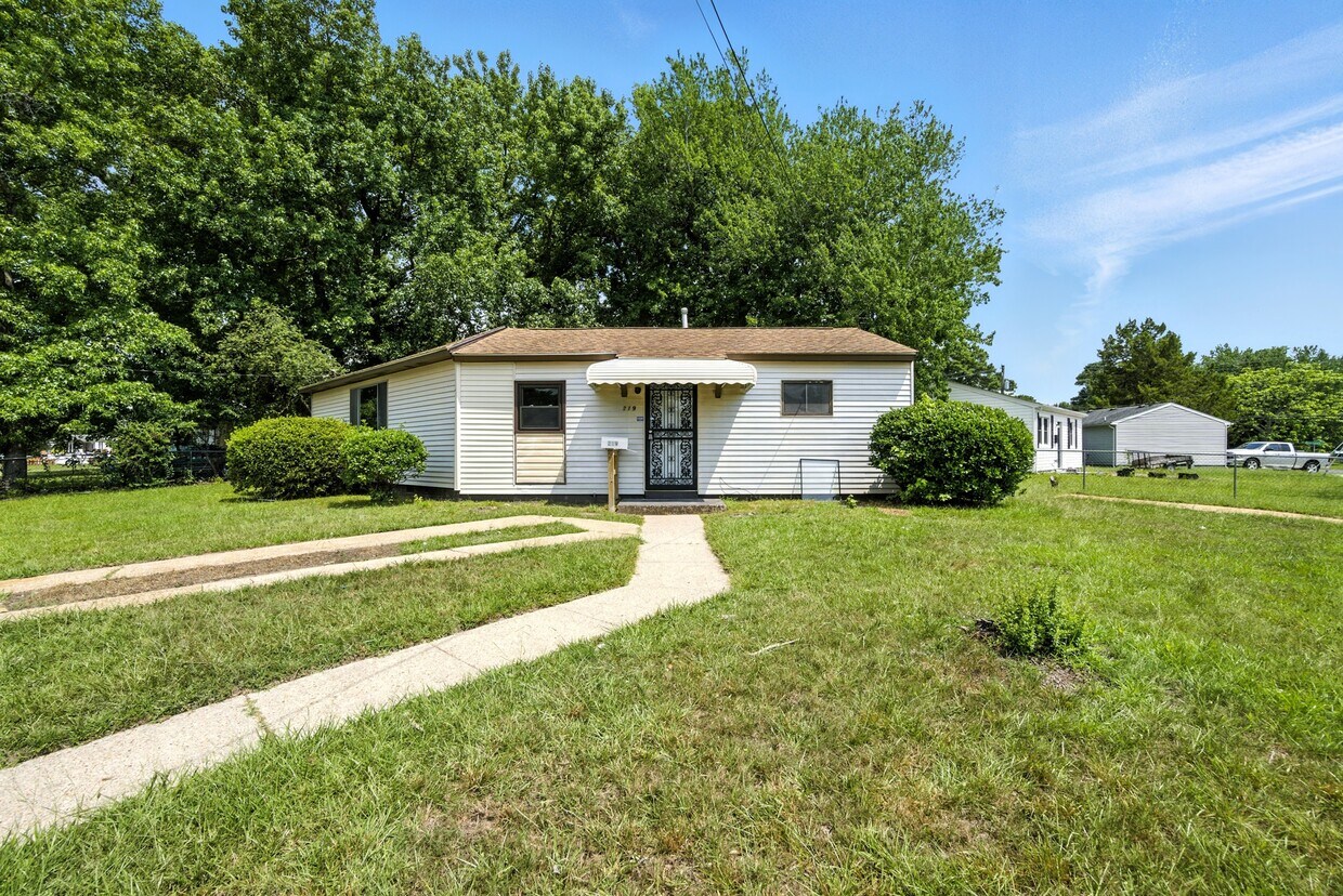Primary Photo - 219 Avondale Rd