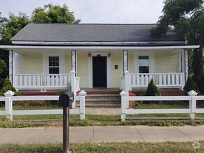 Building Photo - 1911 Battle Row