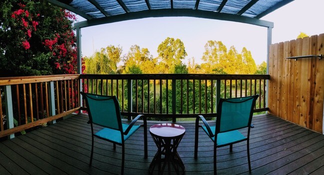 Upper deck - 2319 Shamrock St