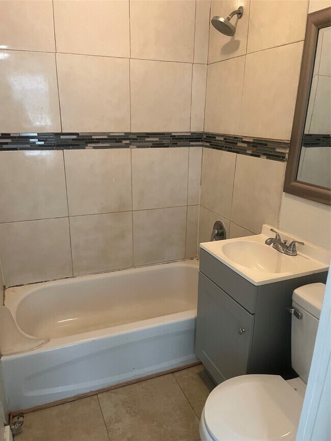 Foto del edificio - 3819 Menard St