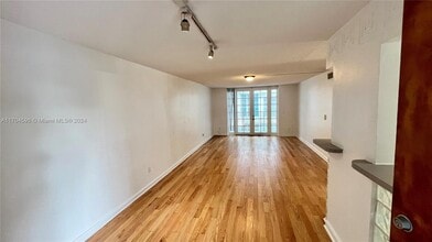 Building Photo - 1754 Meridian Ave