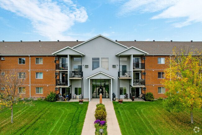 Building Photo - Royal Court Apartments