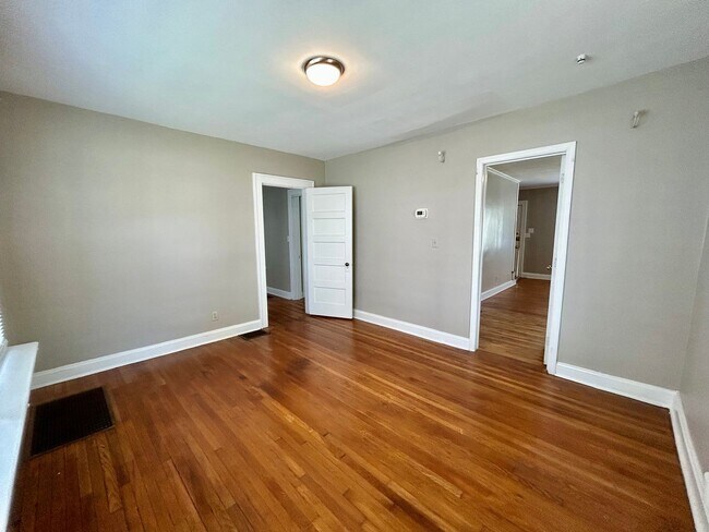Foto del edificio - 6 Bedroom in Richmond Near EKU!
