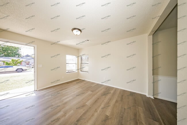 Photo - 1106 Sandra Dr House