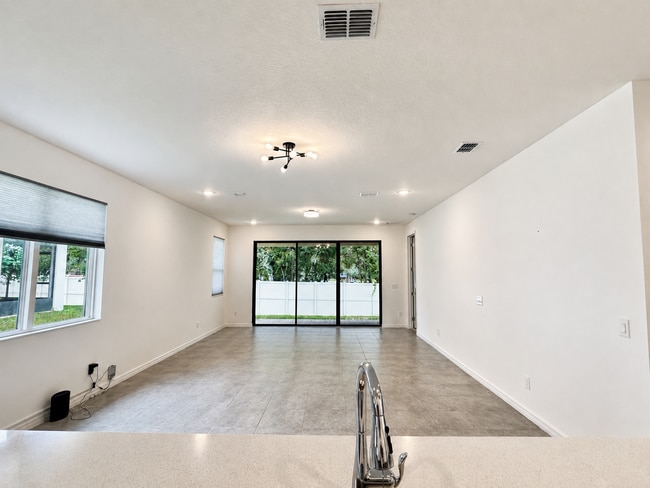 Building Photo - 4124 Solamor St