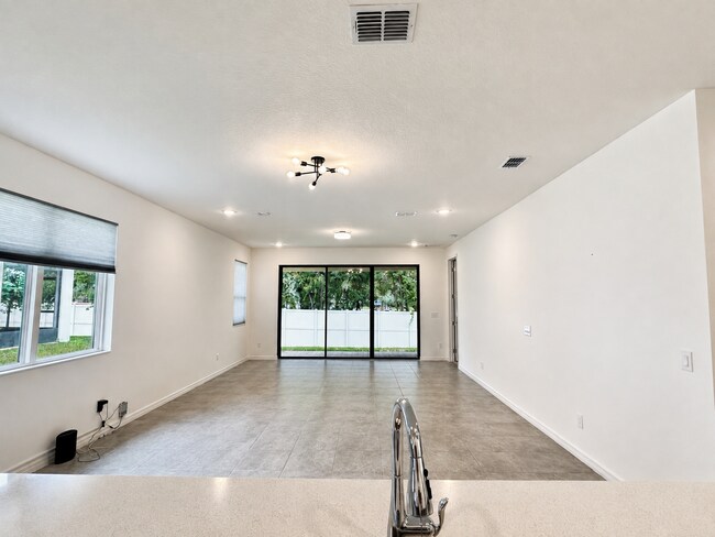 Foto del edificio - 4124 Solamor St