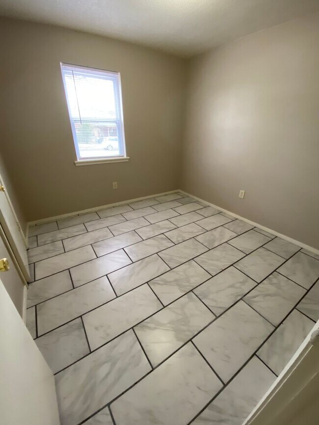 Foto del edificio - 3 Bed 1 Bath House Total Electric, 1 Car G...