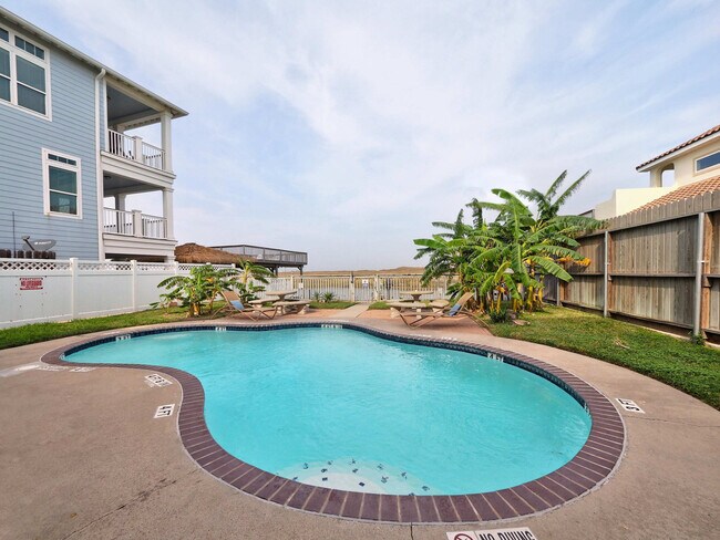 Building Photo - 14898 Granada Dr
