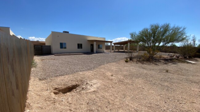 Building Photo - 5704 E Hermans Rd