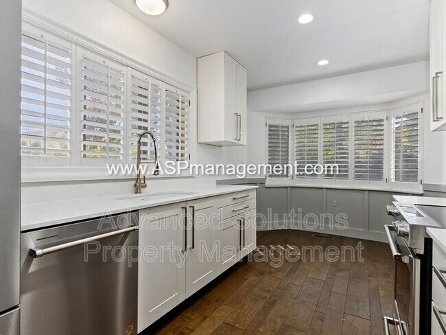 Foto del edificio - 1684 E Sunnyside Ave