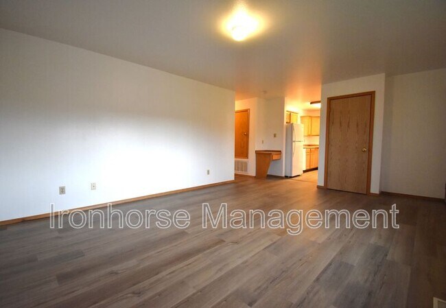 Foto del edificio - 9 Michael Grove Ave